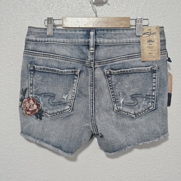 NWT Silver Aiko embroidered distressed shorts size 25 - Picture 7 of 12